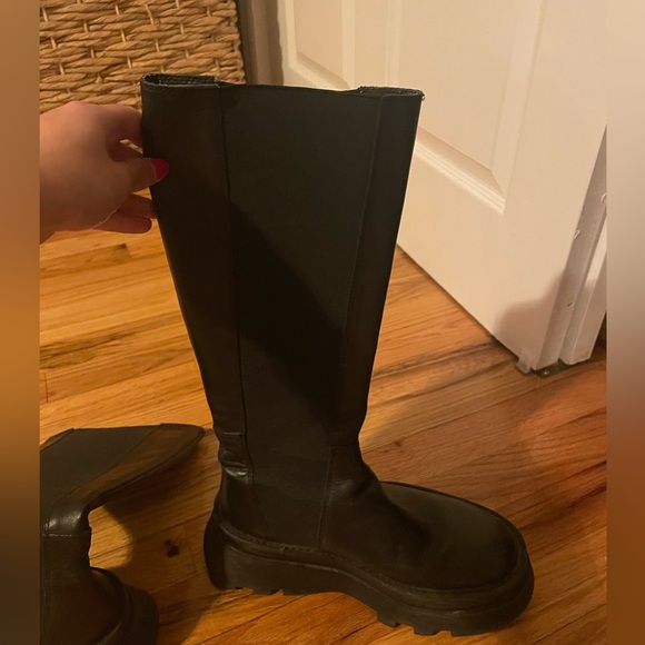 Tall knees high boots - Picture 3 of 6